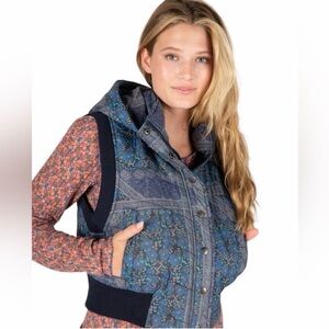 NATURAL LIFE Blue Floral Quilted Hooded Vest